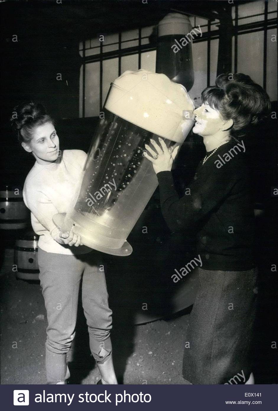 10-oktober-1964-hat-der-herzhafte-durst-sein-symbol-gefunden-das-original-parade-der-riesen-bier.jpg