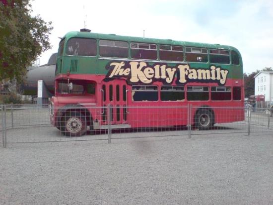 the-kelly-family-bus.jpg