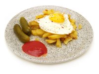 bratkartoffeln-spiegelei-gurke-ketchup-1600.jpg