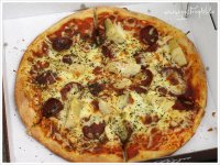 pizza-sucuk-artischocken-mozzarella.jpg