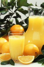 672px-Oranges_and_orange_juice.jpg
