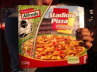 pizza_stadion_currywurst_104.6rtl_koschwitz_gerlinde_02.jpg