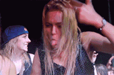 Begeisterung 08 Mädchen tanzend Konzert.gif