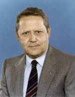 Bundesarchiv_Bild_183-1982-0504-421,_Günter_Schabowski.jpg