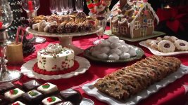 217079912-kuchenbuffet-christmas-cake-lebkuchenhaus-weihnachtsbaeckerei.jpg
