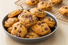 pumpkin-chocolate-chip-cookies-horizontal-1529964207.jpg