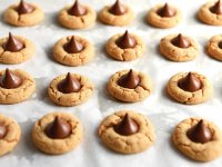 peanut-butter-kisses-cookies-3-480x360.jpg