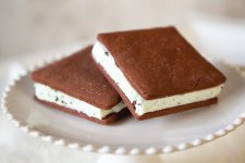 Homemade_Cookie_Ice_Cream_Sandwiches.jpg