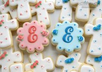 easy-monogram-cookies-by-melissa-joy.jpg