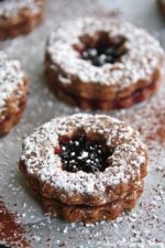 Linzer Plätzchen - Life Is Full Of Goodies.jpg
