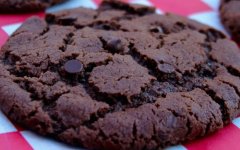 double-chocolate-chip-cookie.jpg