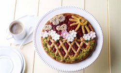 linzer-torte-hinter-dem-gartenzaun.jpg