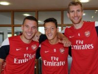 _C3_96zil_20trainiert_20mit_20Mertesacker_20und_20Podolski__34464027__MBQF-1378991722,templateId.jpg