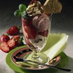 grosser-erdbeer-eisbecher-F544201 id b91251c7 b lecker w 440 h 440 cg c.jpg