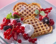 waffeln-mit-beeren-und-joghurtcreme-288489.jpg