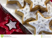 verzierte-weihnachtsstern-plätzchen-62524198.jpg