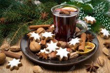23048499-cookies-in-der-form-von-sternen-gewürze-und-glühwein-auf-einem-teller-horizontal.jpg