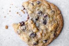 DoubleTree-chocolate-chip-cookies-8506037-April-14-2020-3.jpg