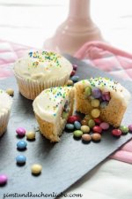 Überraschungs Cupcakes mit Smarties.jpg