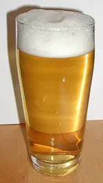 Helles_im_Glas-Helles_(pale_beer).webp