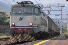 e-655-219-mit-gueterzug-561148.jpg