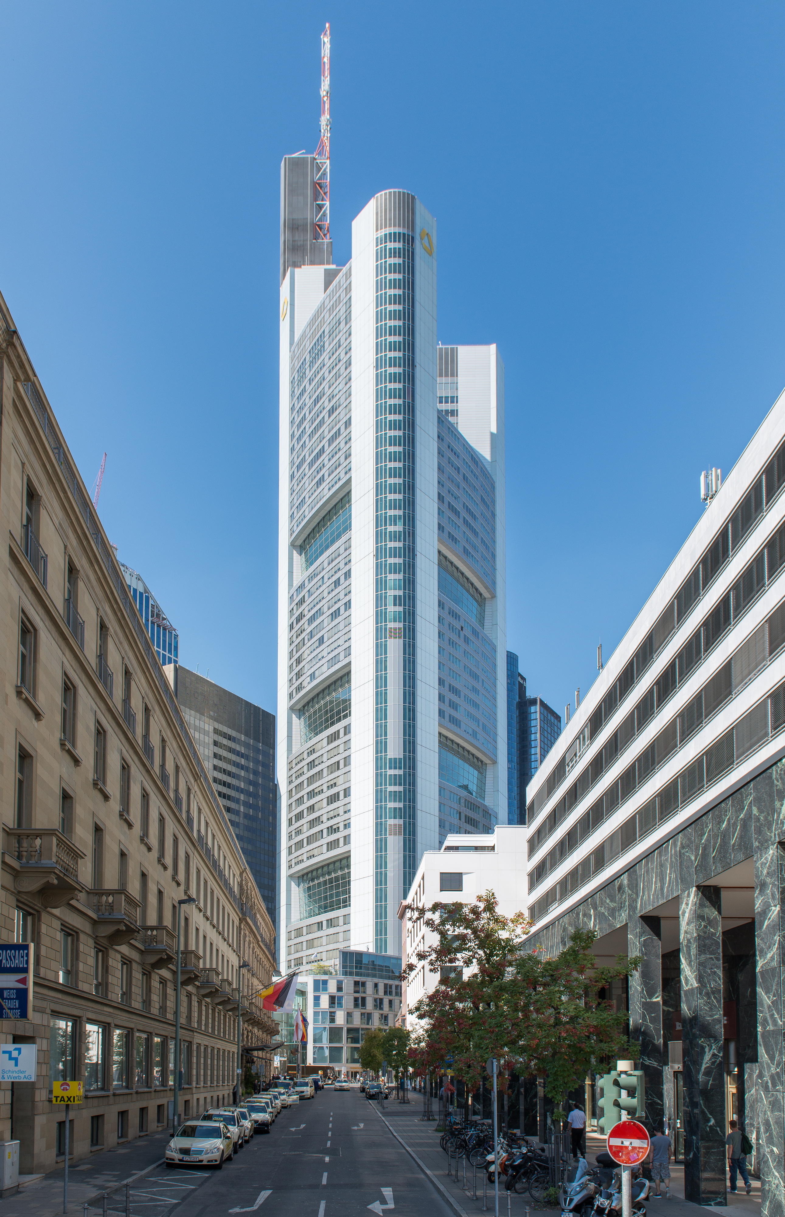 Frankfurt_Commerzbank-Turm.20130904.jpg
