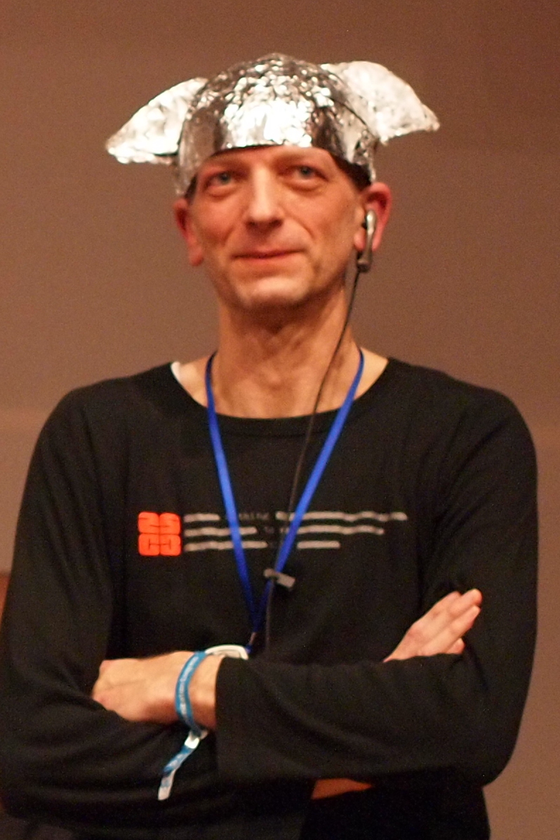 30C3_TinFoil-Hat_02_%28cropped%29.jpg