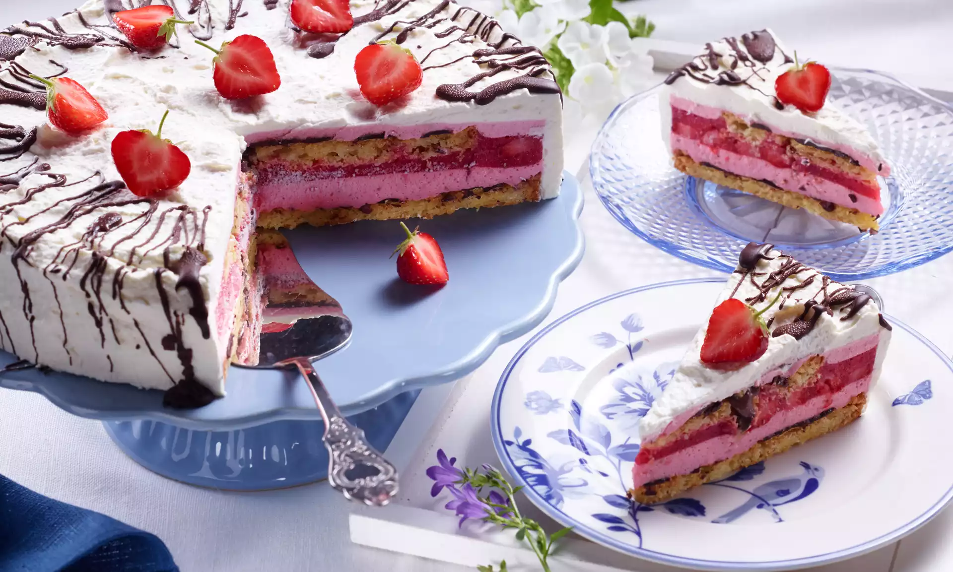 eisige-erdbeer-torte-querjpg.webp