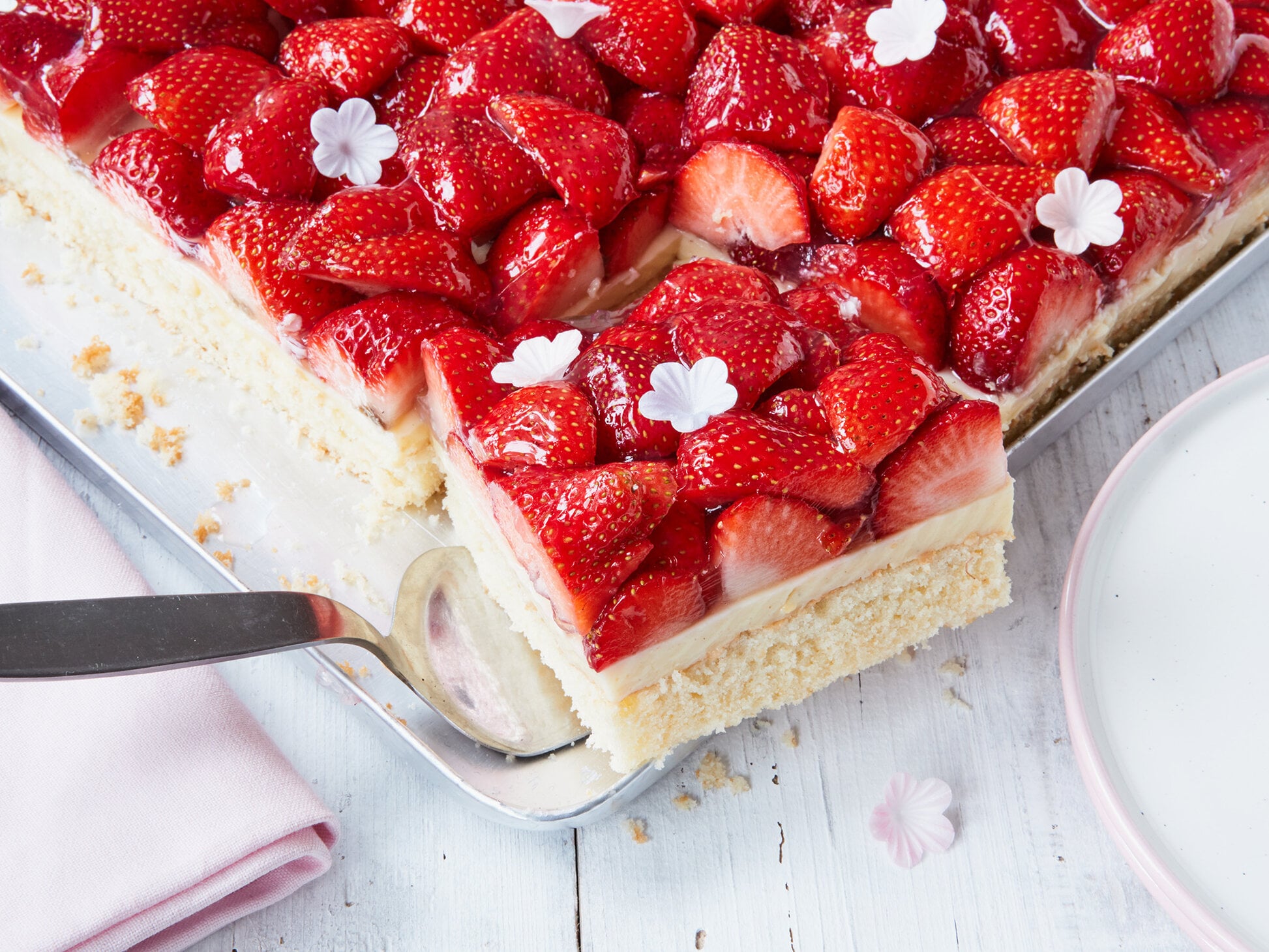 erdbeerkuchen-vom-blech-mit-pudding-36014-png-converted.jpg