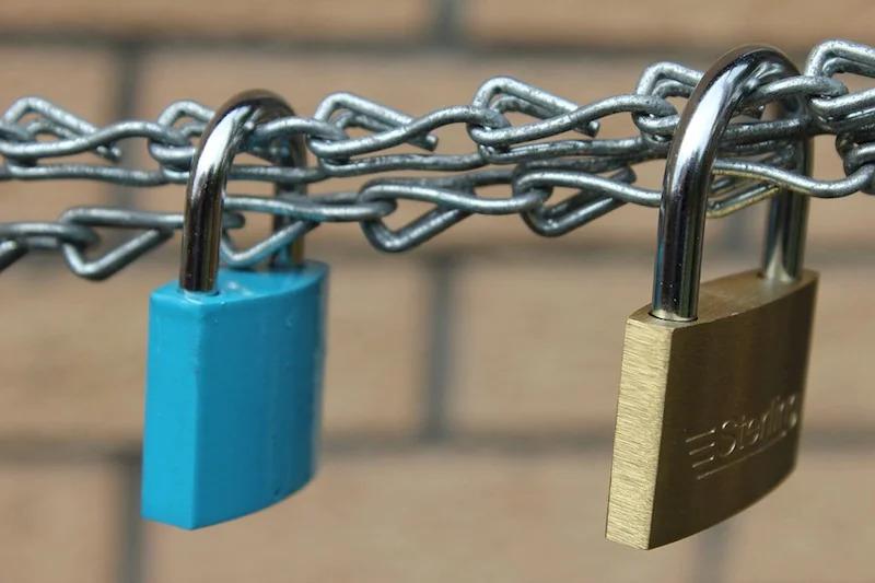Lock-Protect-Metal-Padlock-Steel-Chain-Secure-2504278.jpg