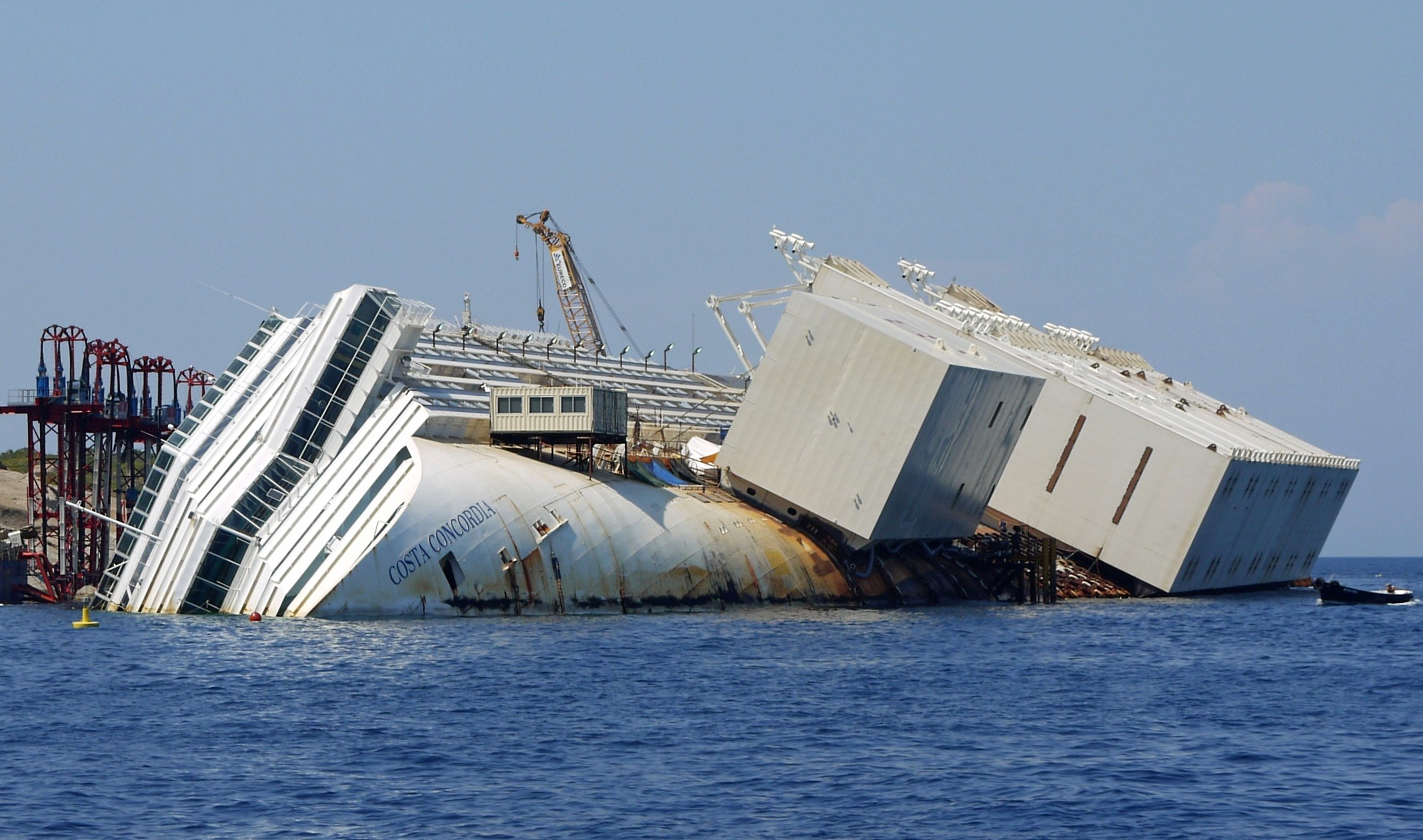 Costa-Concordia-with-caissons-july-2013.JPG