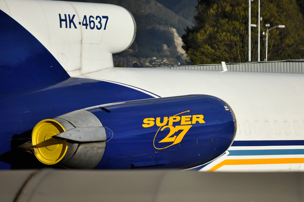 Super_27_-_HK-4637_Boeing_727_LAS_L%C3%ADneas_A%C3%A9reas_Suramericanas_(7918576726).jpg