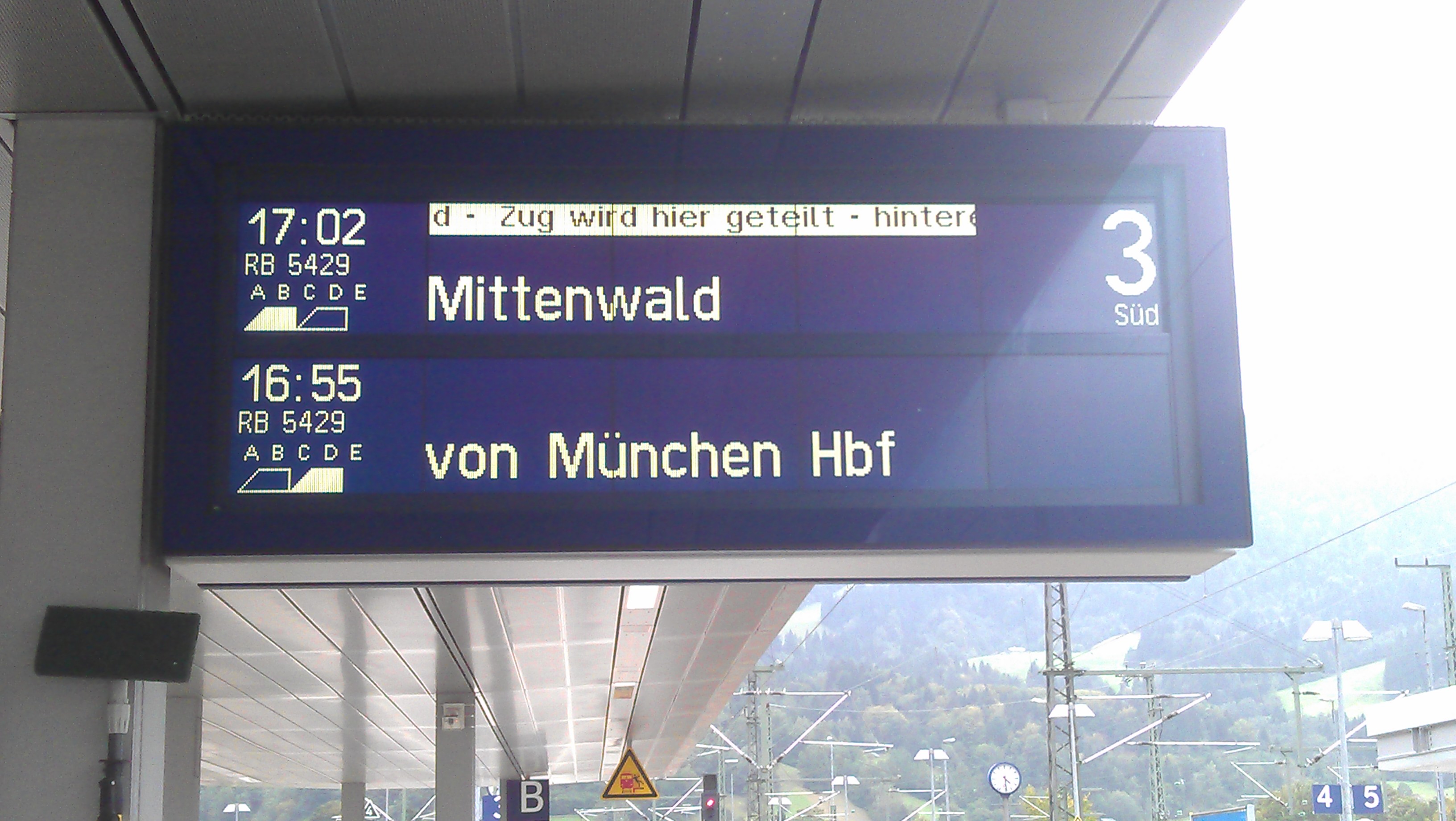 Zugteilung_in_Garmisch-P._bei_RB_5429_der_RB_Linie_12_am_Gleis_3s%C3%BCd.jpg